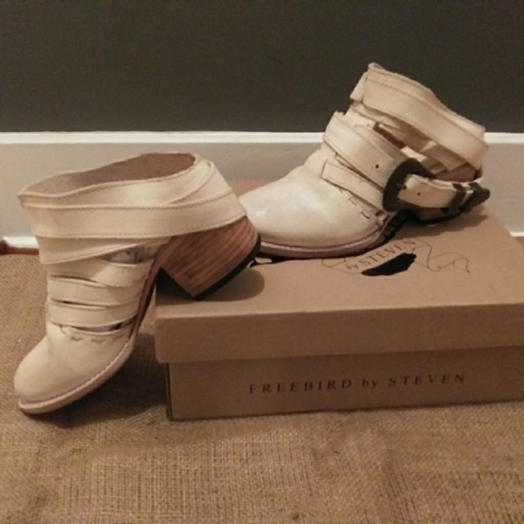 Freebird by Steven Shoes - Women's FreeBird by Steven "Lucky" .Bone size 7
